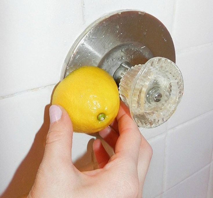 Read more about the article How to use lemon to clean household items