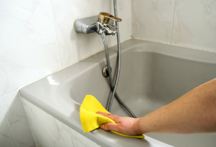 Read more about the article 7 Tricks To Remove Hard Soap Scum And Lime From Your Bathtub