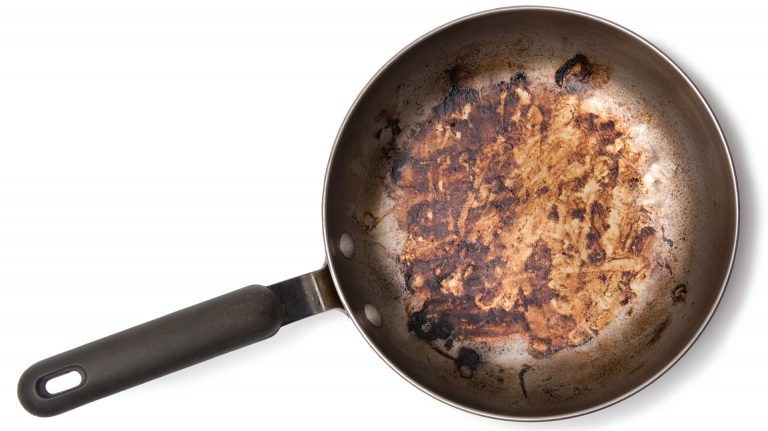 Read more about the article How To Clean Burned-On Food From A Saucepan