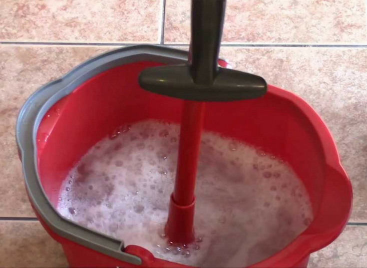 How To Make The Best Grease-Cutting Floor Cleaner