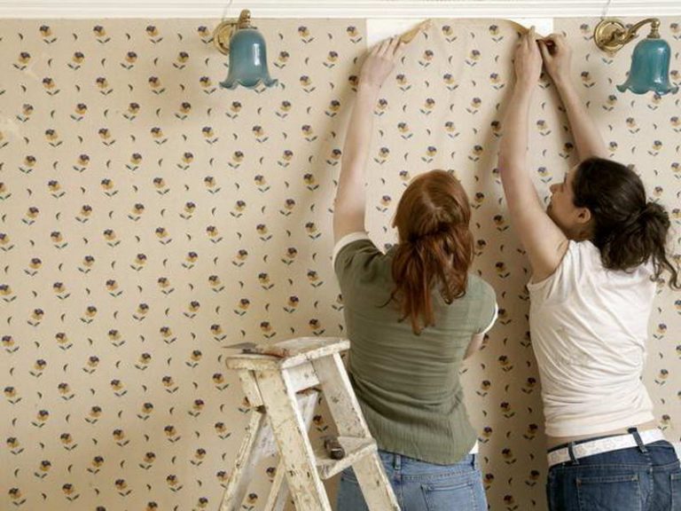 Read more about the article 3 Super-Easy Solutions To Remove That Hard-To-Peel And Old Wallpaper