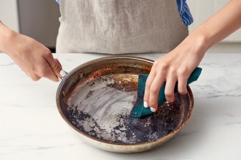 How To Clean A Burnt Pan Without Chemicals