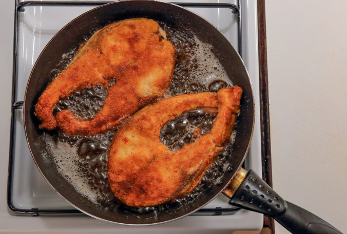 The Vinegar And Bread Trick To Remove Frying Smell Out Of Your Kitchen