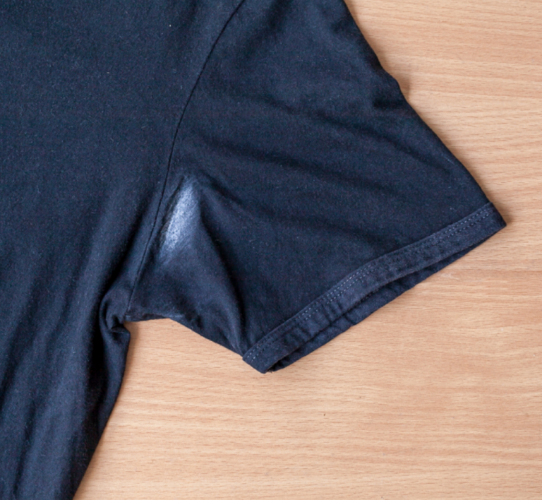 Read more about the article Momma’s Blend To Remove Old Deodorant Stains On Dark Color Clothes