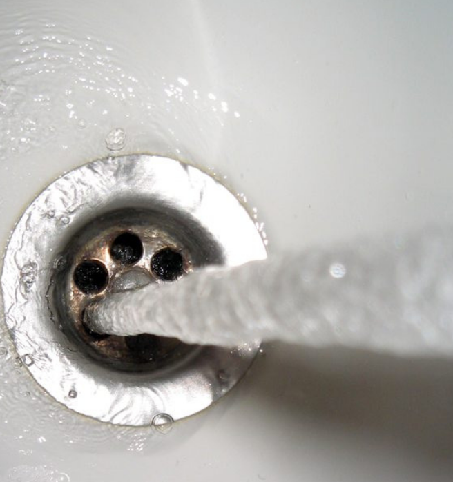 Read more about the article Be Your Own Plumber! Get Rid Of That Bad Drain Odor In 2 Non-Chemical Steps