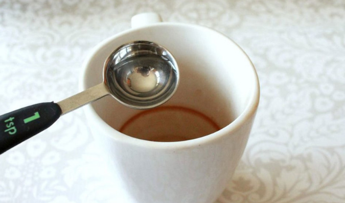 Read more about the article Mundane Cleaning Hacks To Remove Coffee And Tea Stains From Porcelain Cups And Mugs