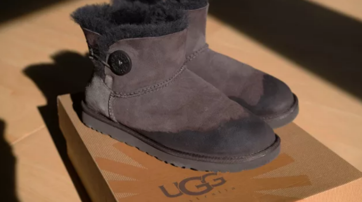 Read more about the article 3 Home Hacks To Remove Salt And Mud Stains From UGGs Without Damaging Them