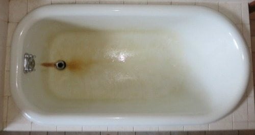 Fast And Non Toxic Way To Remove Rust Stains Out Of Acrylic Bathtub 101cleaningtips Net - How To Get Rid Of Rust Stains In Bathroom