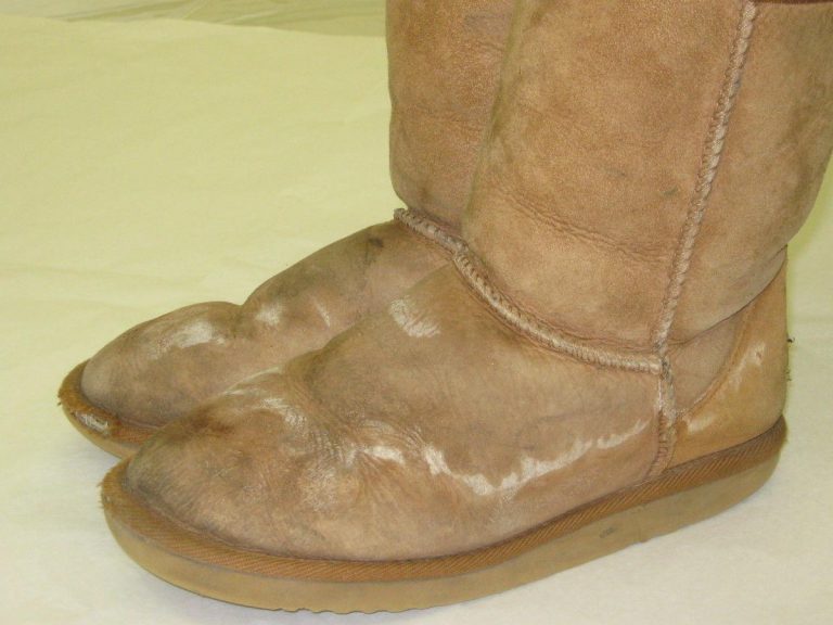 Read more about the article Cobbler’s Advice: How To Remove White Salt Stains From Suede Without Damaging The Boots