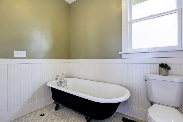Read more about the article Be Green: How To Remove Ugly Rust Stains From Cast Iron Bathtubs