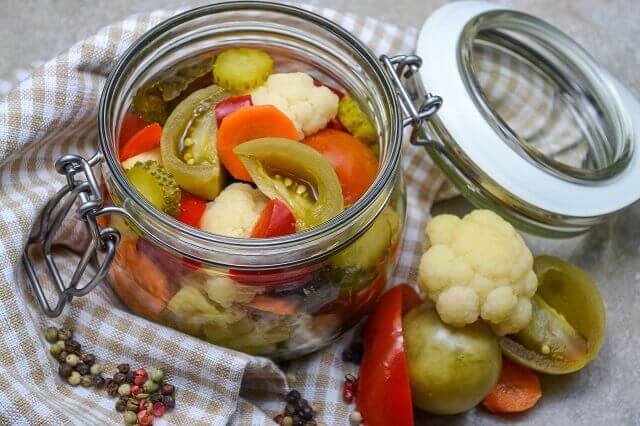 Read more about the article How To Make Easy Refrigerator Pickles That Last Several Weeks